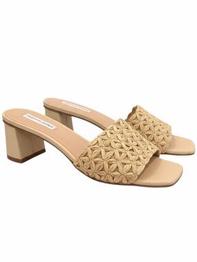 Saks Fifth Avenue beige woven raffia block heel sandals - size 8 - NWOT